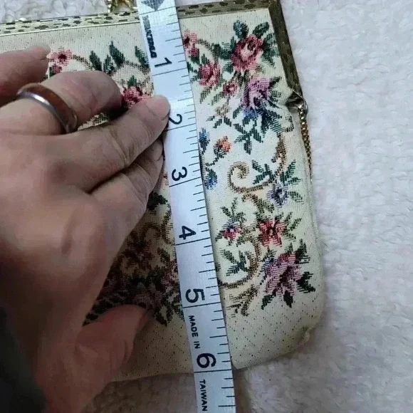 Buffums vintage tapestry small gold chain purse made in Hong 1950-60 Era… - Picture 8 of 9